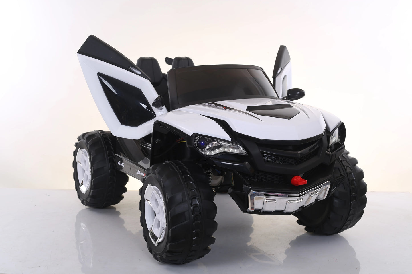 Masinuta electrica 4×4 D-Max, 12V, 3 motoare, roti cauciuc EVA, varsta 3-9 ani