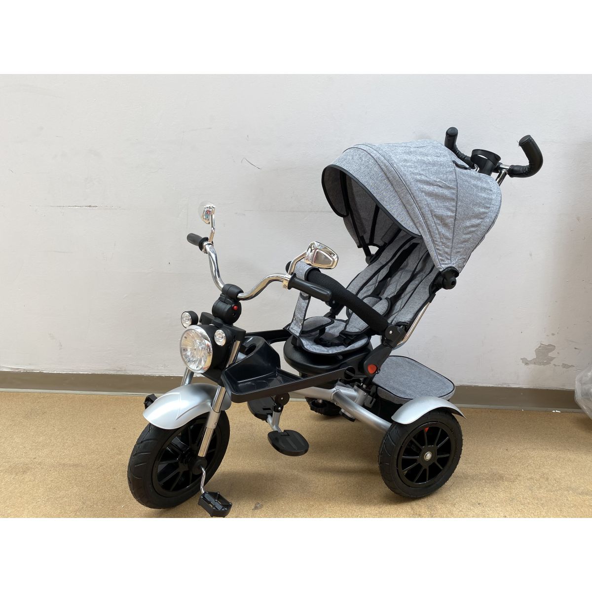 Triciclete tip motor cu scaun rotativ si pozitie de somn, 8 luni-3 ani