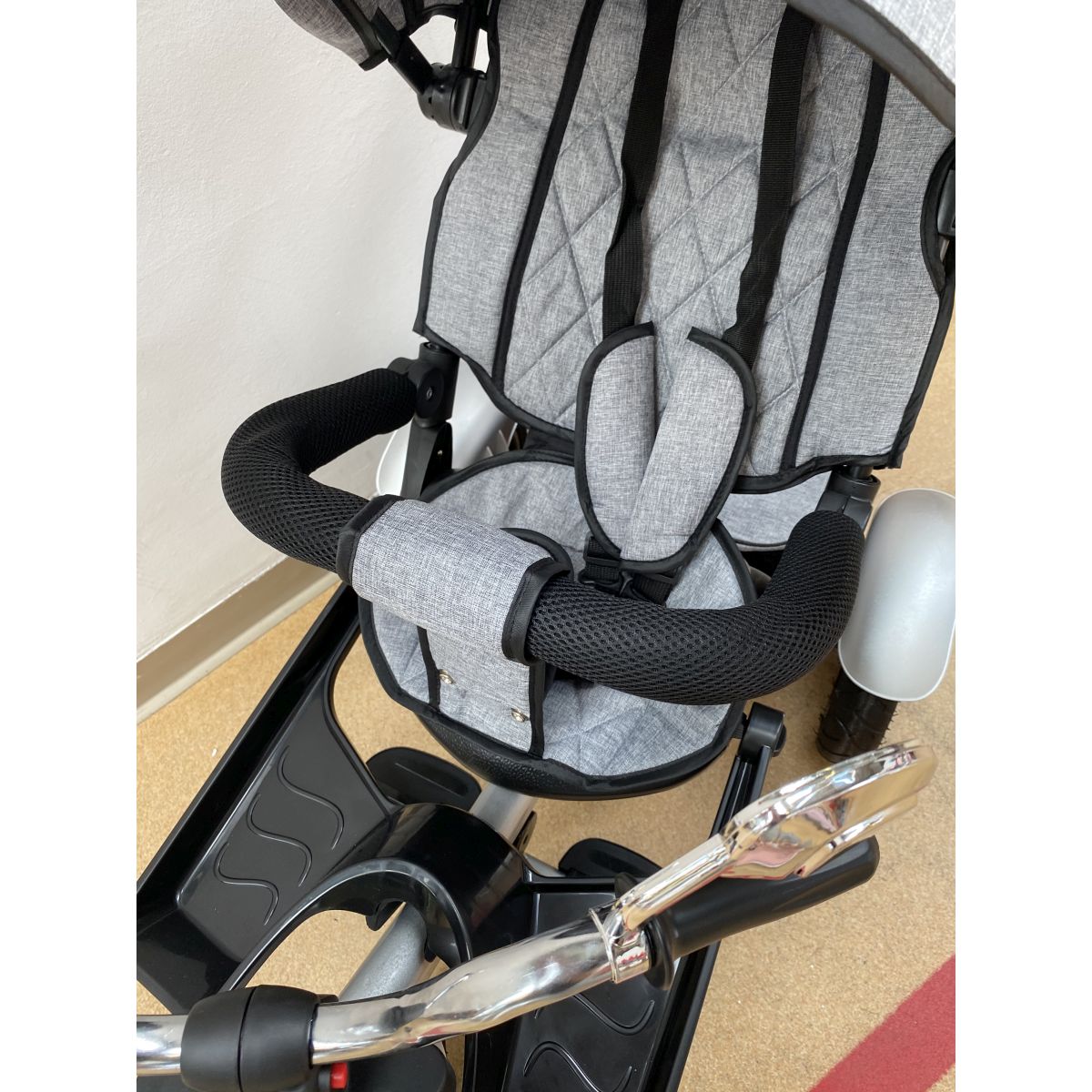 Triciclete tip motor cu scaun rotativ si pozitie de somn, 8 luni-3 ani