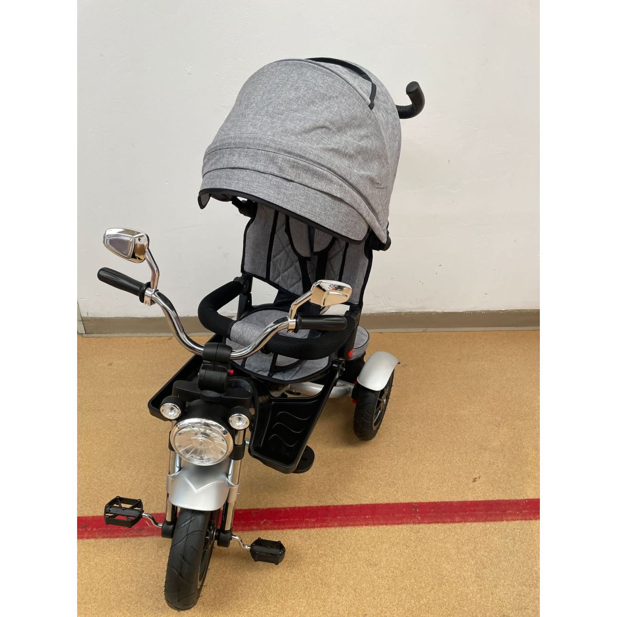 Triciclete tip motor cu scaun rotativ si pozitie de somn, 8 luni-3 ani