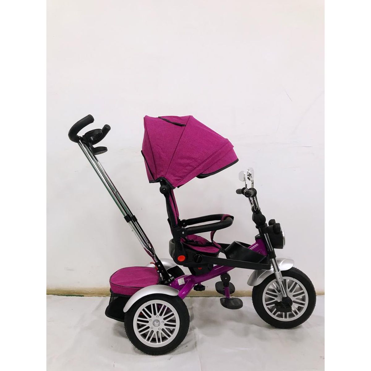Triciclete tip motor cu scaun rotativ si pozitie de somn, 8 luni-3 ani