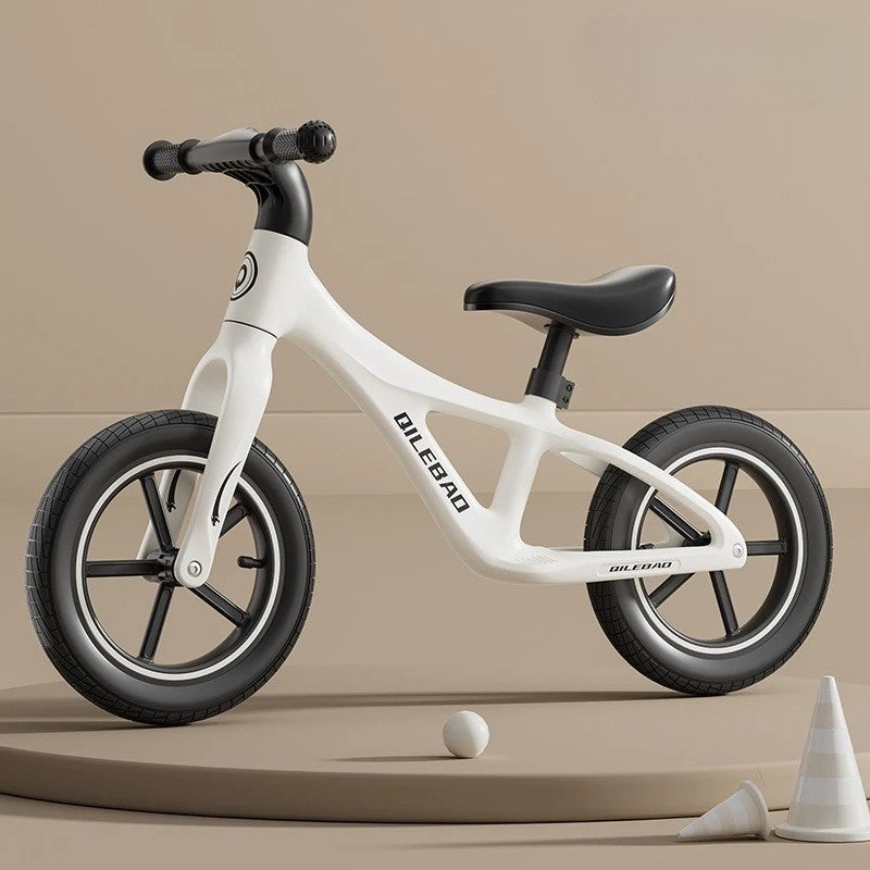 Bicicleta pentru copii 2-6 ani ,fără pedale , roti silențioase , sa reglambila 43-58cm, Alb