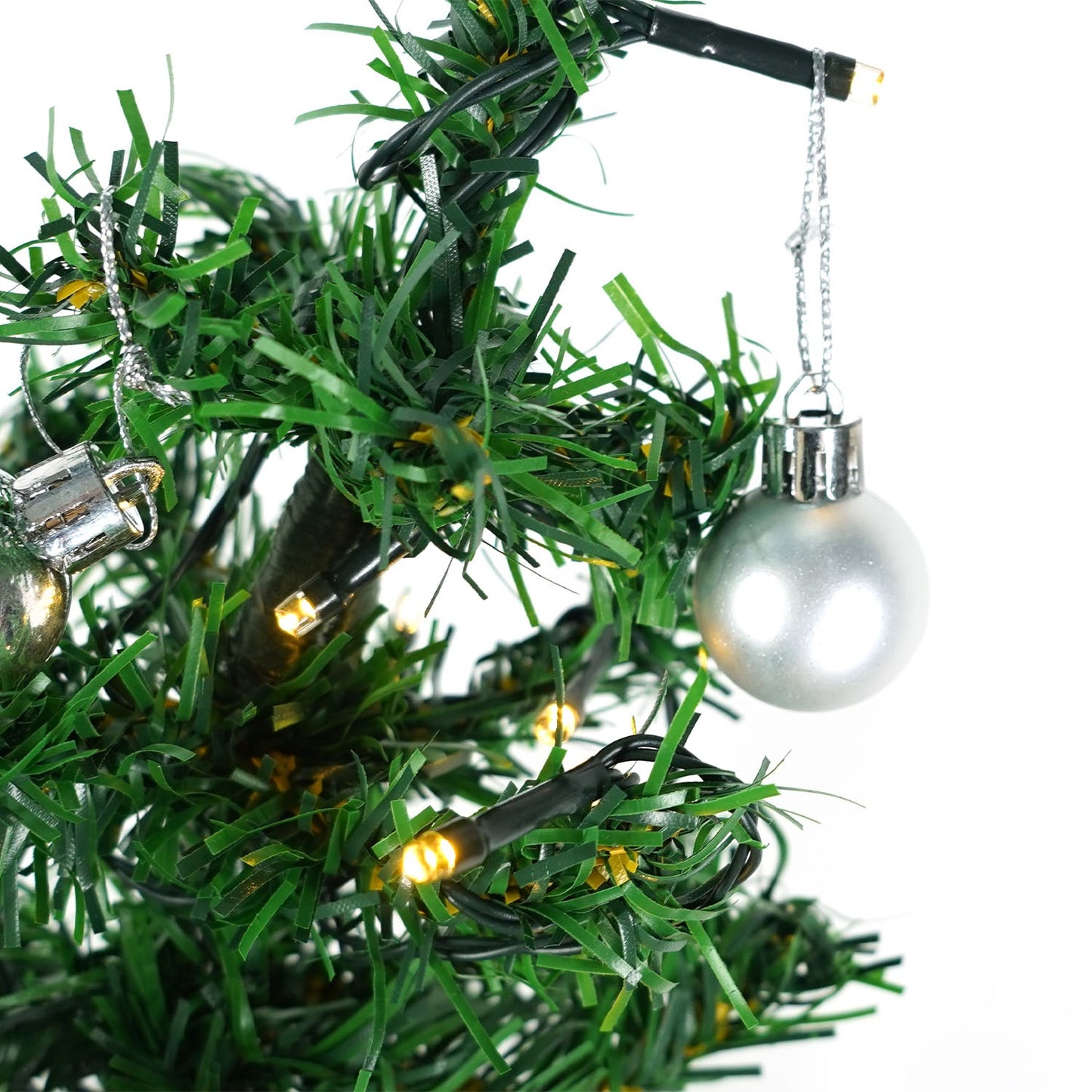 Pachet brad artificial impodobit 60 cm, (brad 60 cm , instalație 20 led +20 globuri argintii)