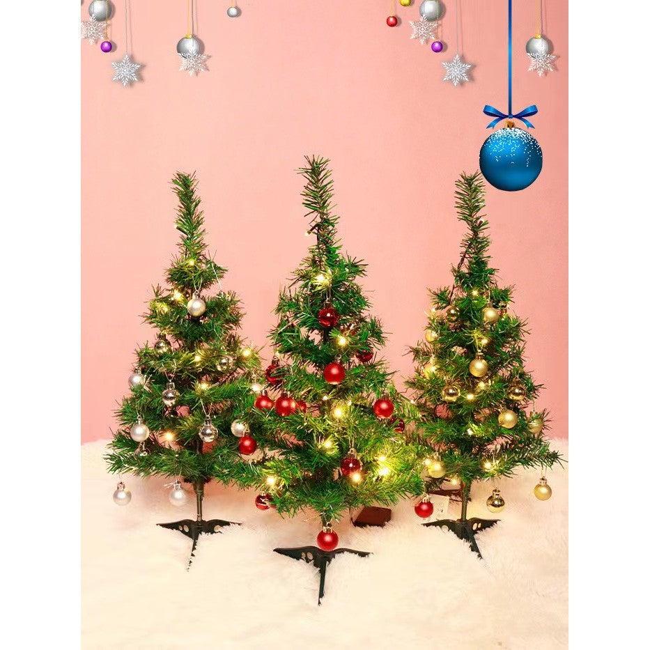 Pachet brad artificial impodobit 60 cm, (brad 60 cm , instalație 20 led +20 globuri aurii)