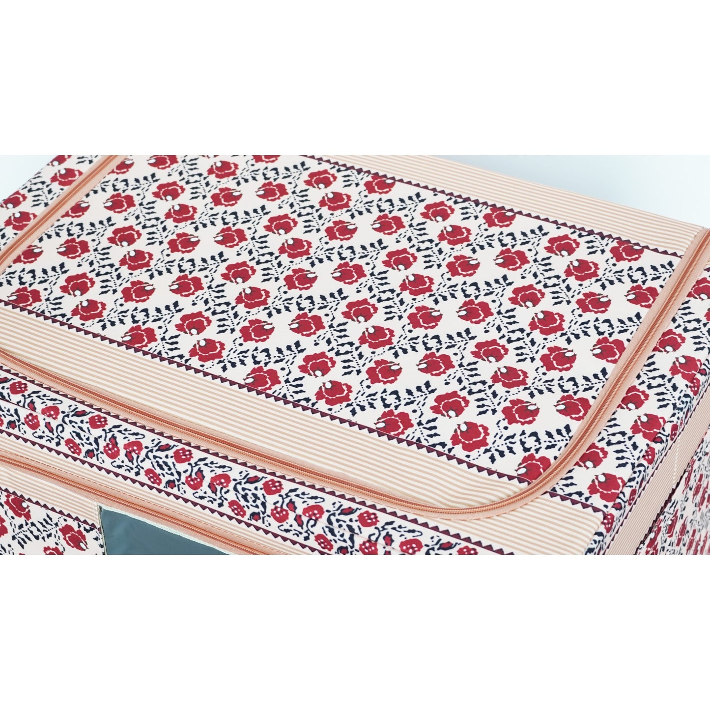 Cutie de Depozitare Pliabila, 66 L din Bumbac si In, 52 x 42 x 39 cm, Fereastra Frontala, 2 Usi de Acces cu Fermoar Bidirectional, Cadru Metalic, Suport Baza Stabil din Plastic, Motiv Traditional Model 7