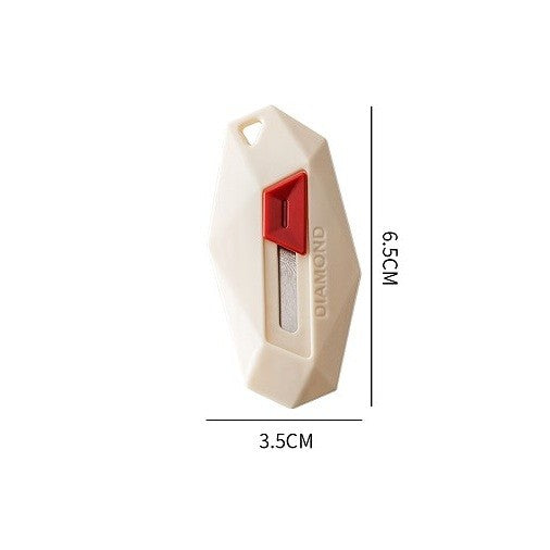 Cutter pentru cutii , vârf rotunjit si zimțat , tip breloc, 6.5x3.5cm CREM