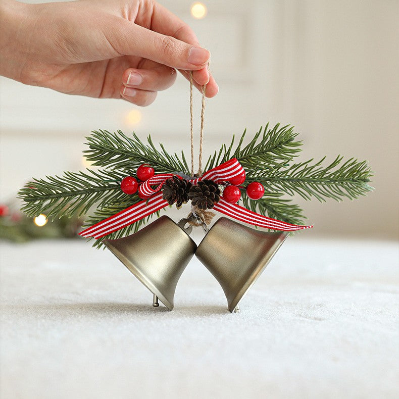 Decoratiune de Craciun pentru Brad, Model Clopotei de Craciun cu Crenguta de Brad