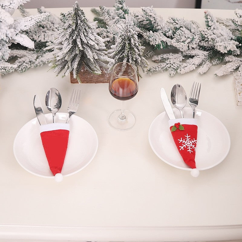 Husa Decorativă Festivă pentru 3 Tacâmuri, model Căciuliță Crăciun cu Fulg de Nea 18x7 cm, Roșu