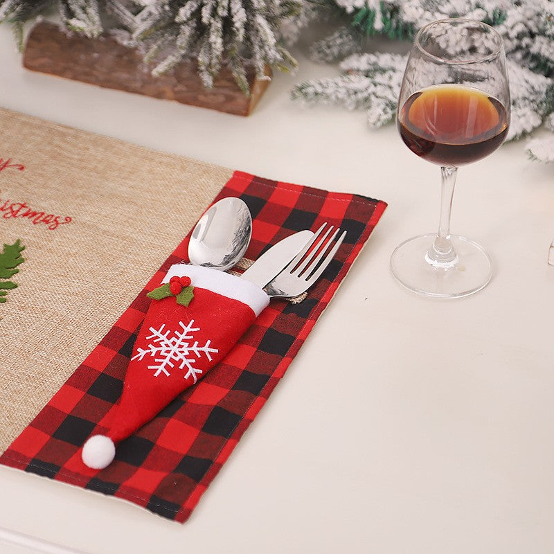 Husa Decorativă Festivă pentru 3 Tacâmuri, model Căciuliță Crăciun cu Fulg de Nea 18x7 cm, Roșu