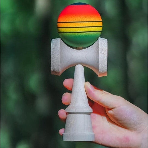 Jucărie KENDAMA din Lemn, 18 cm Model Roșu-Galben-Verde