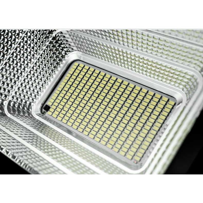Proiector 100 LED SMD - 30W cu încărcare solară, senzor lumina, timer,telecomanda si kit montaj inclus, 15X12 cm, IP67