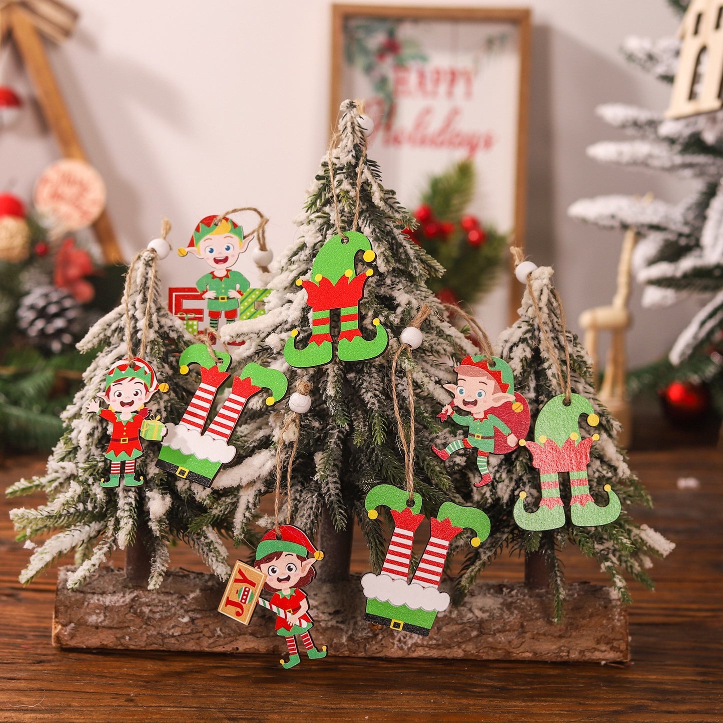 Set 12 Decorațiuni de Crăciun din Lemn cu Snur pentru Agatare în Brad - Model Căciulițe si Pantaloni