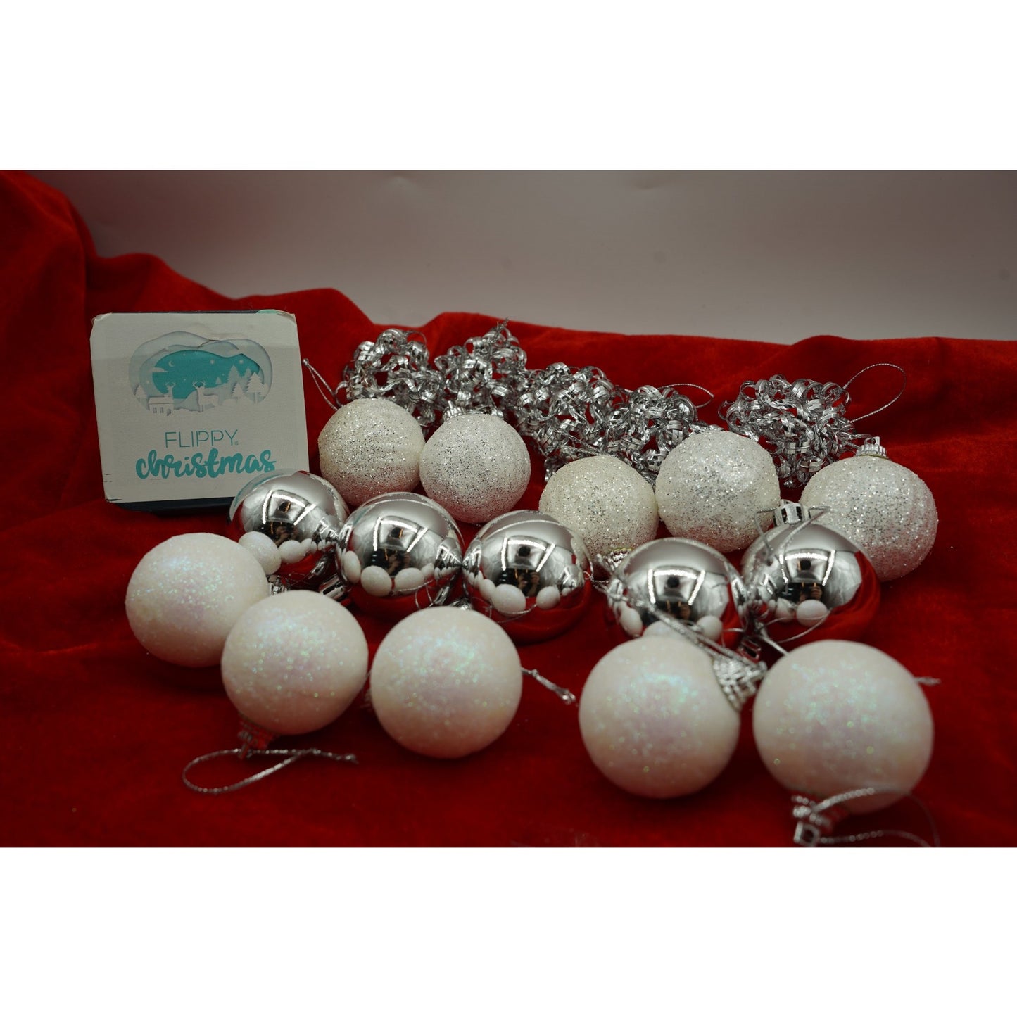 Set de 20 ornamente de brad tip glob, Alb/Argintiu