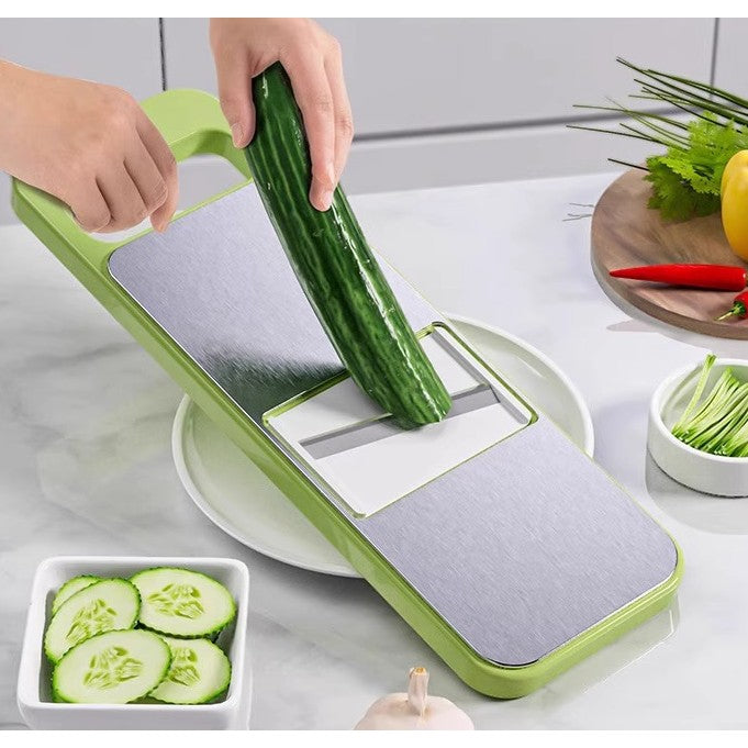 Set multifunctional din 7 piese , pentru tăierea si mărunțirea legumelor.