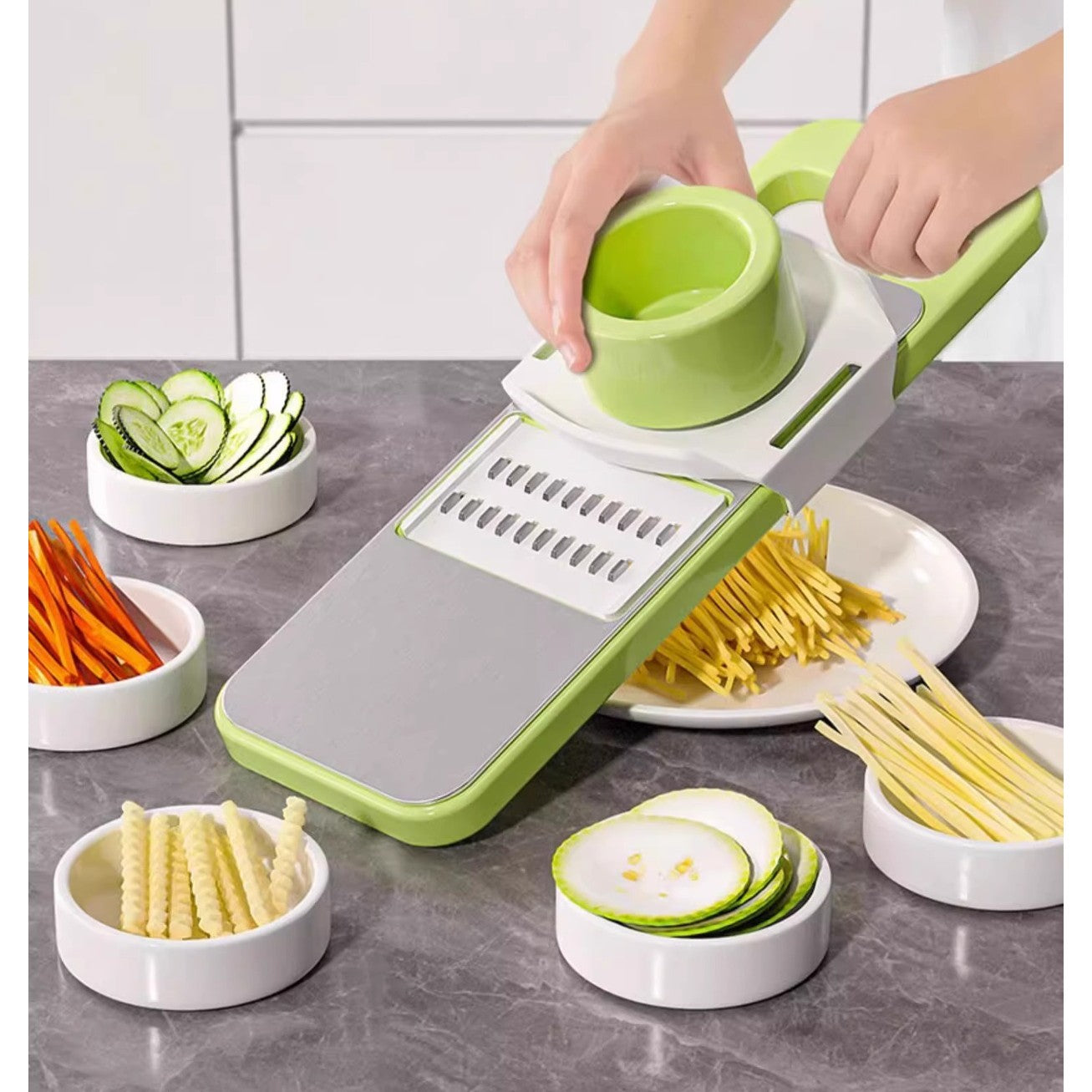 Set multifunctional din 7 piese , pentru tăierea si mărunțirea legumelor.