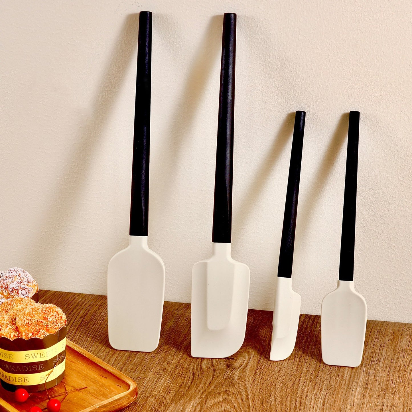 Ustensile de Bucatarie, Set din 4 bucati, din Silicon si Lemn, Spatule de Diferite Dimensiuni, Termo rezistente, Antiaderente, Instrument de Amestecat in Bucatarie