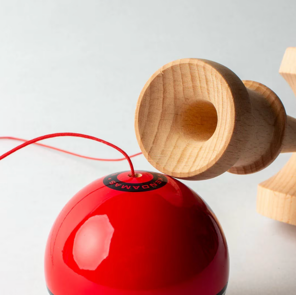 Kendama Starter Sweets, forma Amped, Roșu
