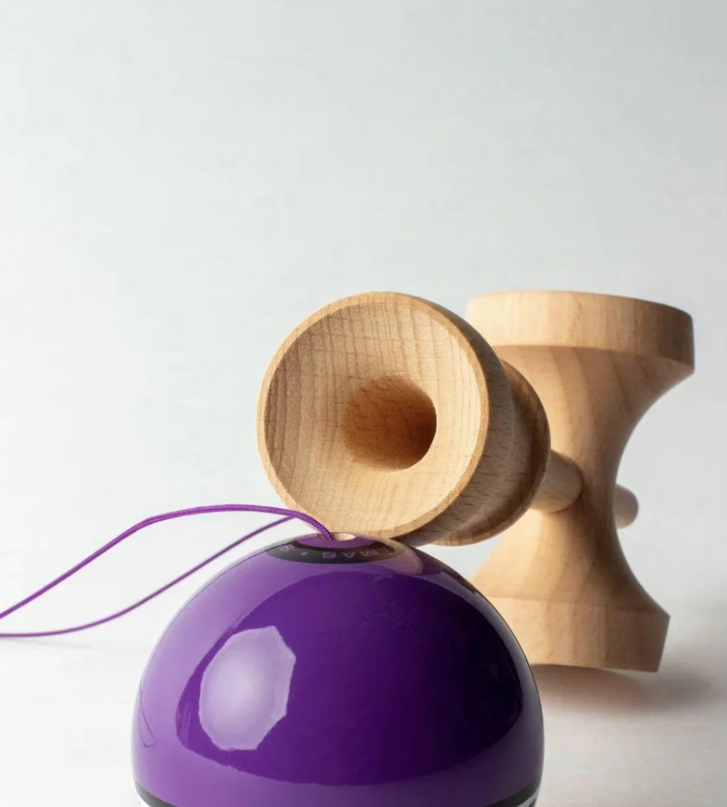 Kendama Starter Sweets, forma Amped, Alb- Mov