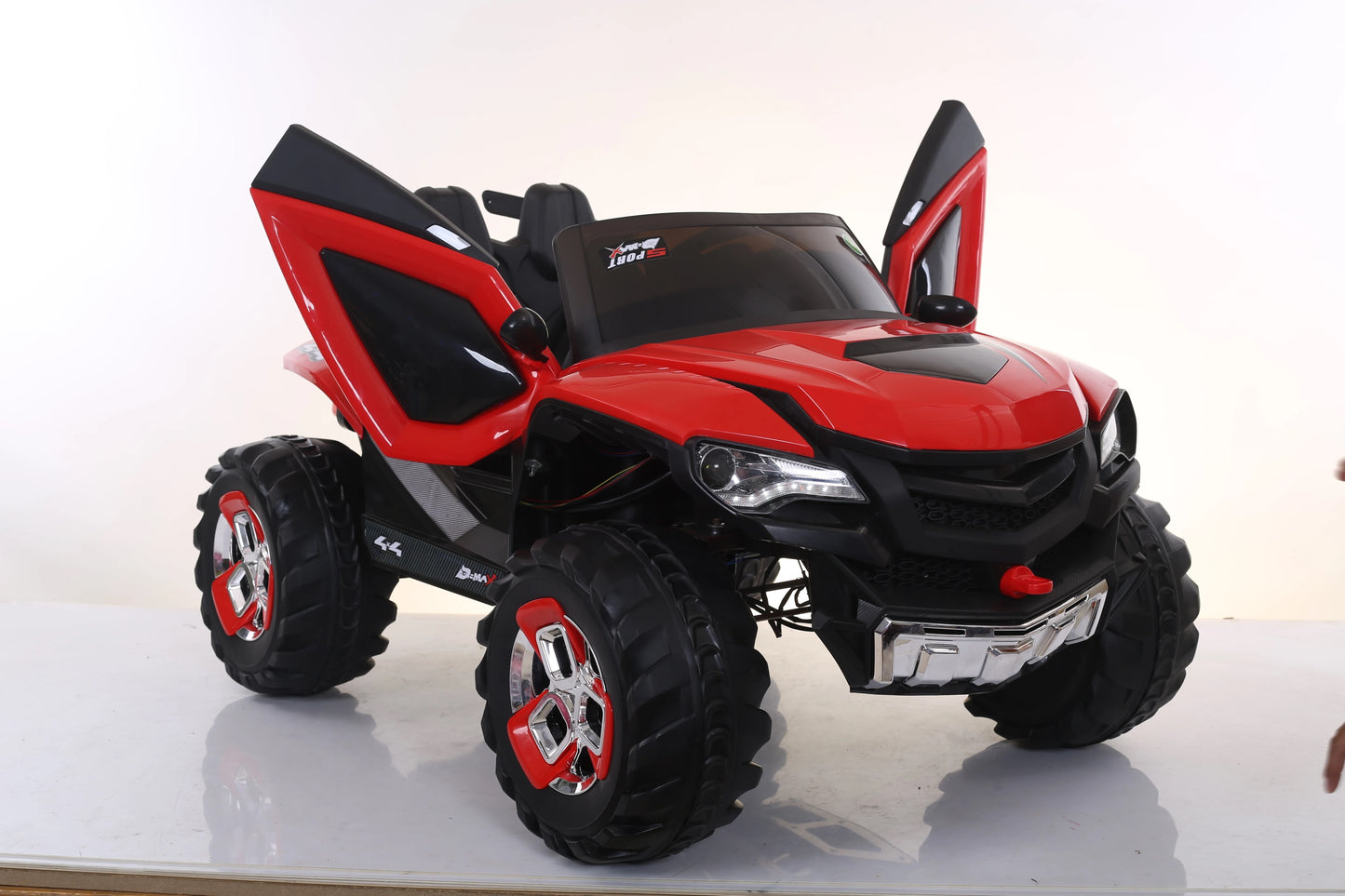 Masinuta electrica 4×4 D-Max, 12V, 3 motoare, roti cauciuc EVA, varsta 3-9 ani