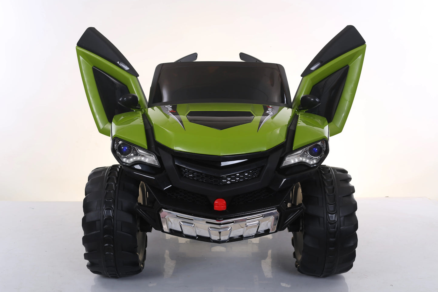 Masinuta electrica 4×4 D-Max, 12V, 3 motoare, roti cauciuc EVA, varsta 3-9 ani
