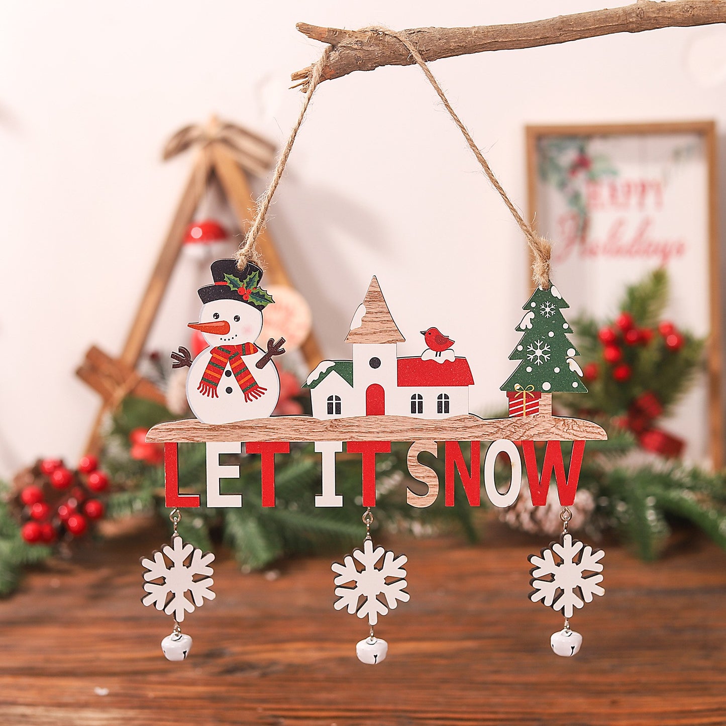 Decorațiune de Crăciun din lemn cu șnur pentru agățare - Model Om de Zapada, „Let It Snow”