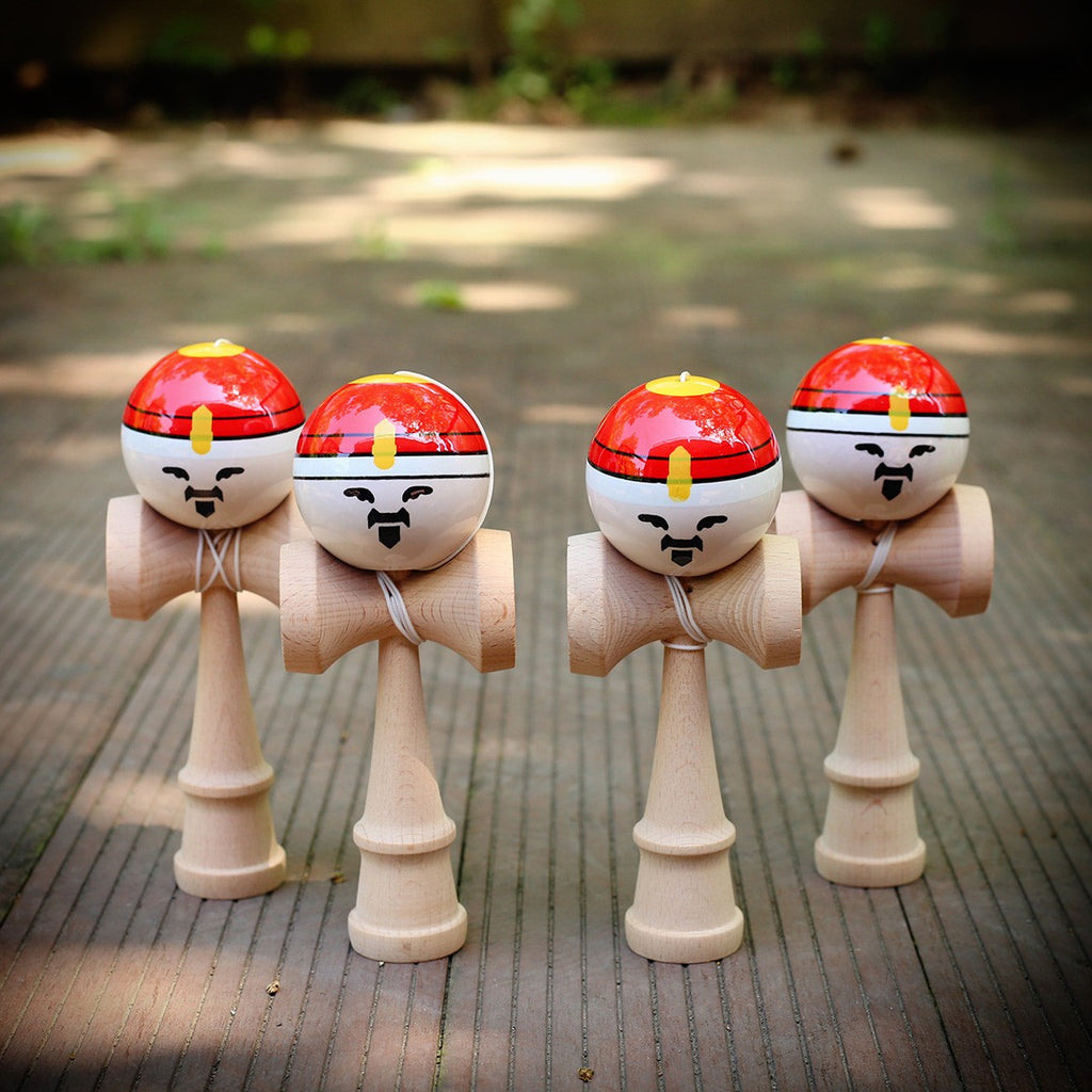 Jucărie KENDAMA Rege din Lemn, 18 cm Model Roșu-Alb