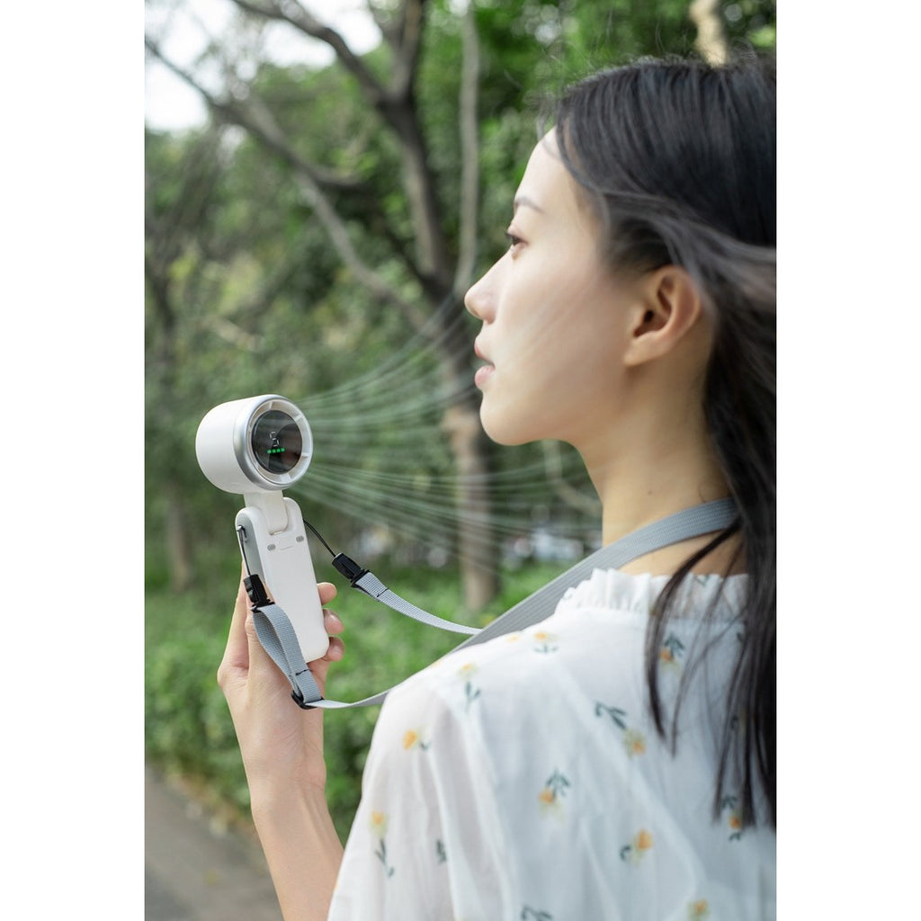 Mini Ventilator Portabil Maison Elise – 5 Trepte de Viteză, Afișaj Digital, Încărcare USB-C, Ultra Silențios, 180° Reglabil, 200g – Negru, Alb sau Verde