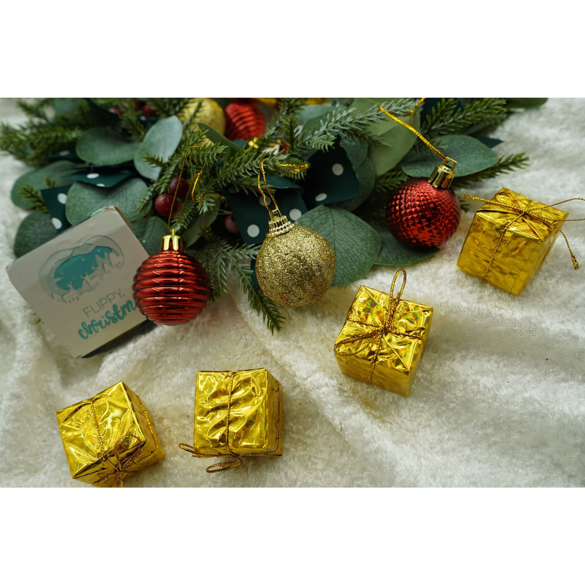 Set 35 de ornamente pentru brad tip glob